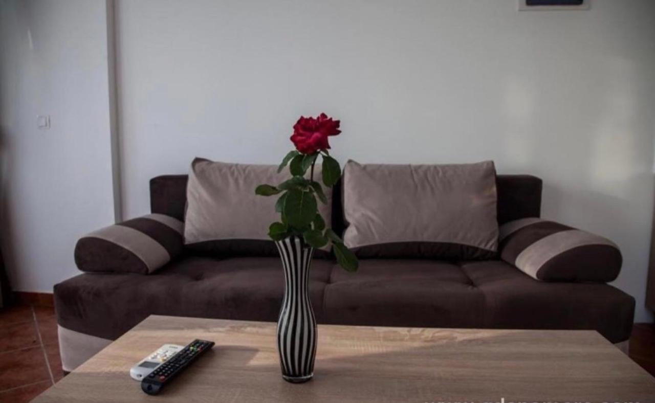 דוברה וודה Delux Apartmani מראה חיצוני תמונה